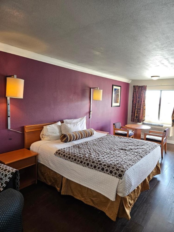 Fullerton Inn image 14