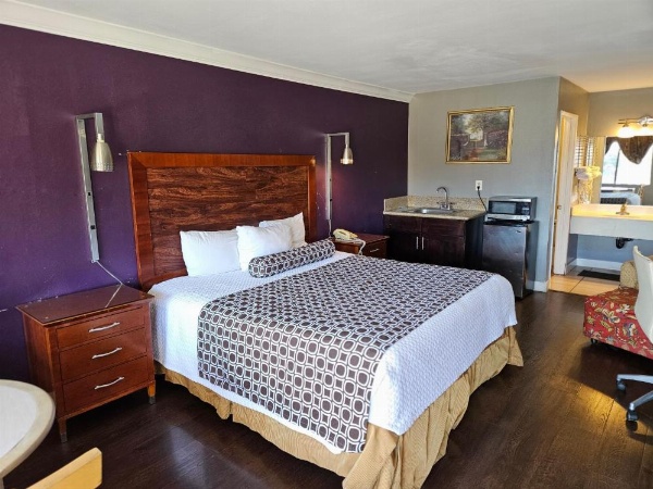 Fullerton Inn image 16