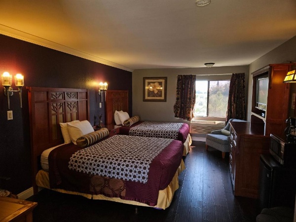 Fullerton Inn image 19