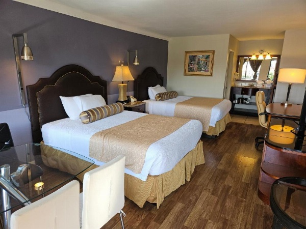 Fullerton Inn image 21