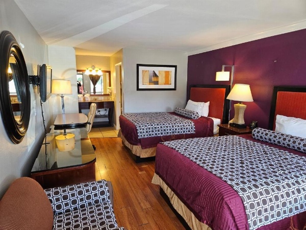 Fullerton Inn image 26