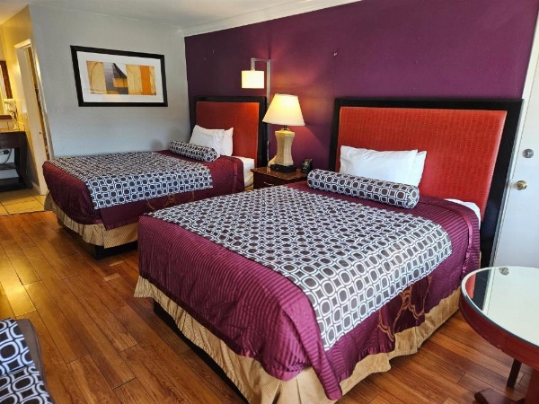 Fullerton Inn image 27