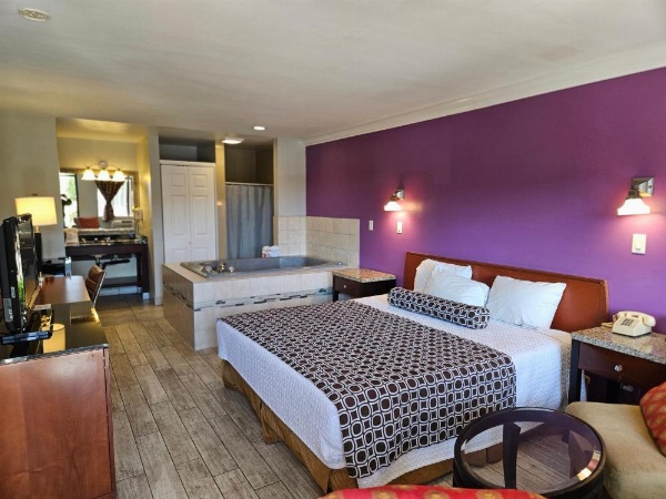 Fullerton Inn image 30