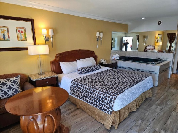 Fullerton Inn image 33