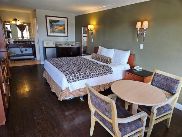 Fullerton Inn image 7