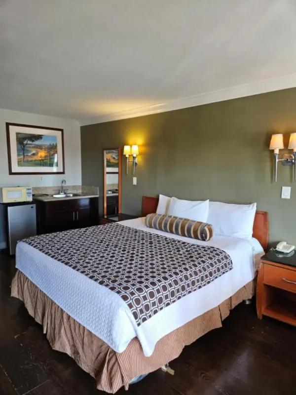 Fullerton Inn 10