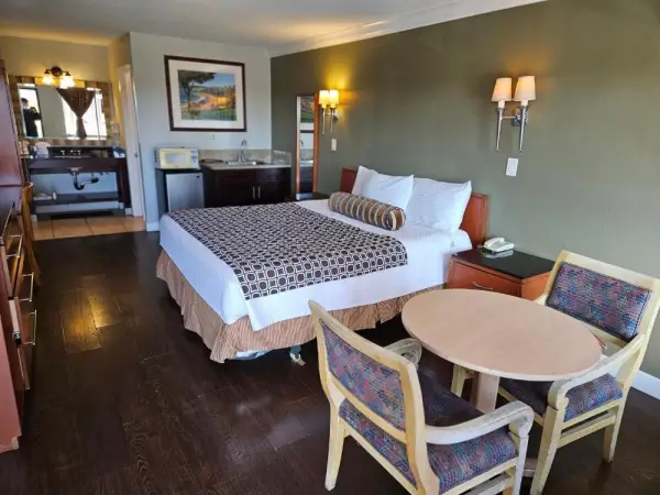 Fullerton Inn 7